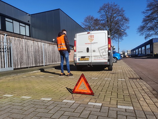 Gevarendriehoek in koker conform Duitse reflectie norm